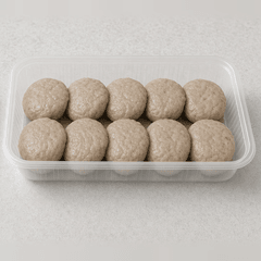 Foto 10 bakso gepeng beku tersusun dua baris dalam wadah plastik bening